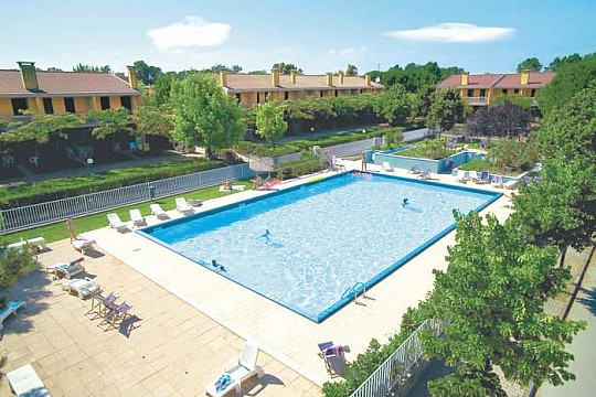 Villaggio dei Fiori s bazénem (2)