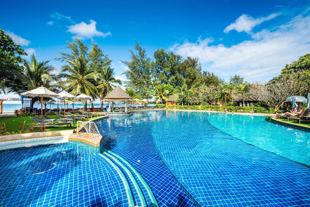 Cha-da Beach Resort & Spa ***** - Best Western Bangtao Beach Resort & Spa **** - Bangkok Palace Hotel ****