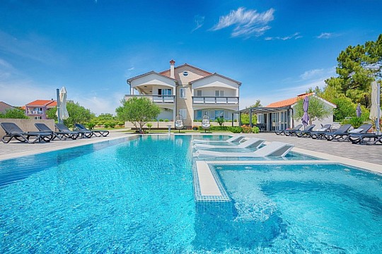 Apartmány s bazénom pre rodiny Vir - Kozjak, Vir