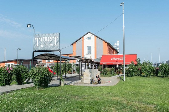 Izby s parkoviskom Staro Petrovo Selo, Slavónsko - Slavonija