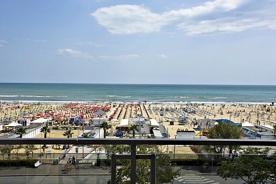 Hotel Ferretti Beach