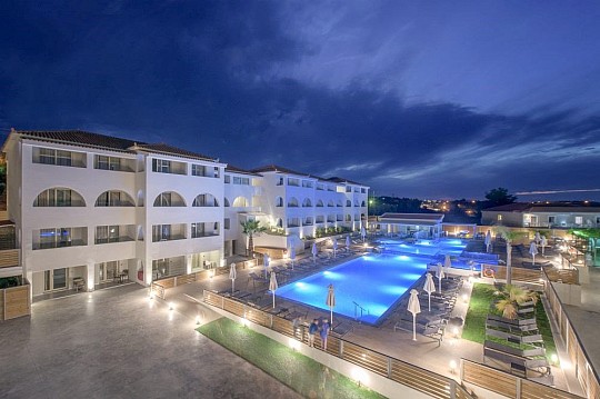 Hotel Azure Resort