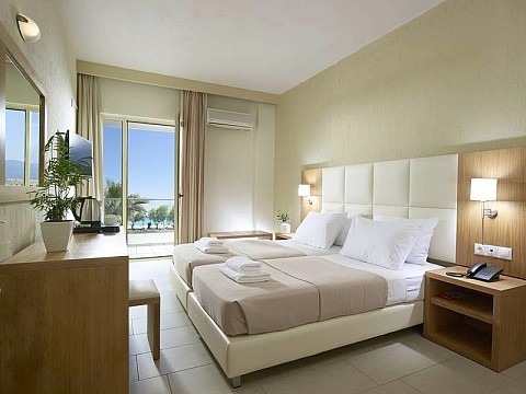 Malia Bay Beach Hotel & Bungalows (3)