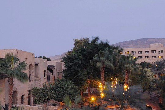 Mövenpick Resort & Spa Dead Sea (2)