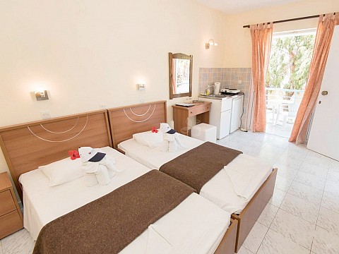 Leonidas Hotel and Suites (5)