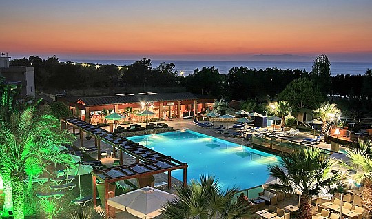 Hotel All Senses Ocean Blue Seaside Resort (2)