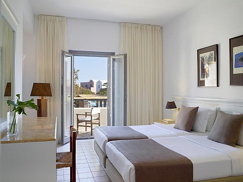 Hotel 9 Muses Santorini Resort (3)