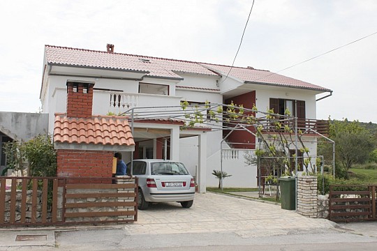 Apartmány s parkoviskom Ljubač, Zadar (2)