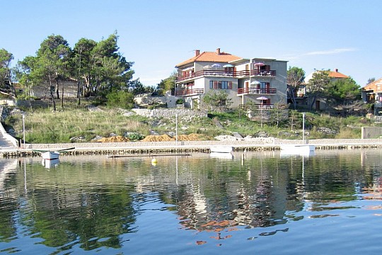 Apartmány s bazénom pri mori Nin, Zadar (2)