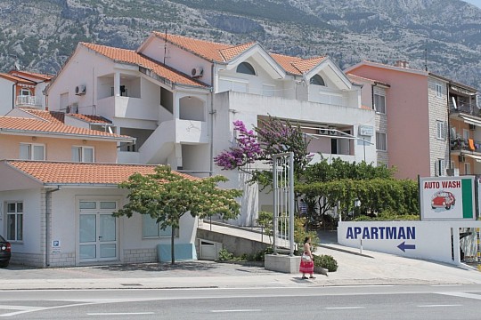 Apartmány s parkoviskom Makarská - Makarska