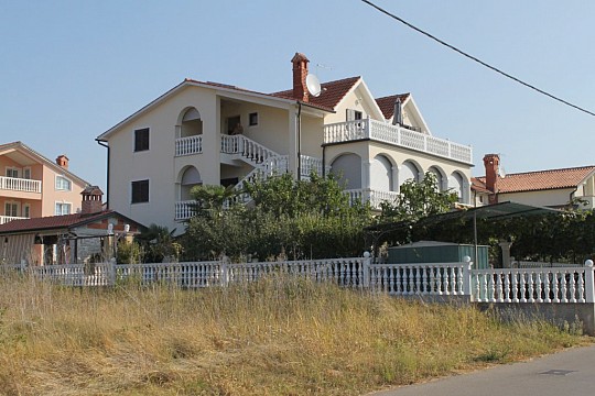 Apartmány s parkoviskom Novigrad (4)