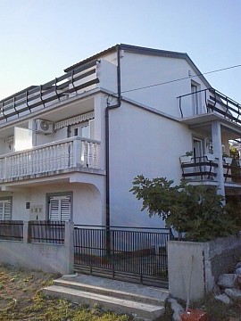 Apartmány s parkoviskom Novi Vinodolski (4)