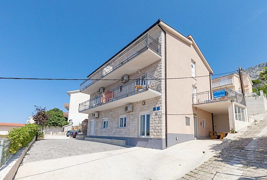 Apartmány s parkoviskom Stanići, Omiš (3)