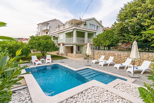 Apartmány s bazénom pre rodiny Okrug Gornji, Čiovo (2)