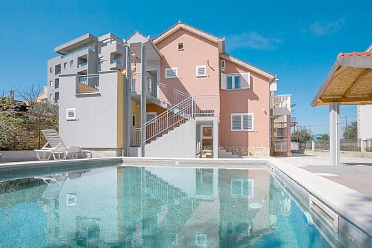 Apartmány s bazénom pre rodiny Split
