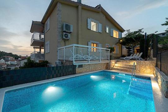 Apartmány s bazénom Trogir (4)