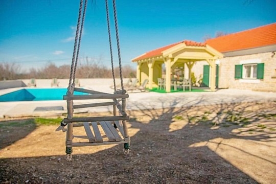 Dom s bazénom pre rodinu Ljubotić, Dalmatínske Záhorie - Zagora (4)