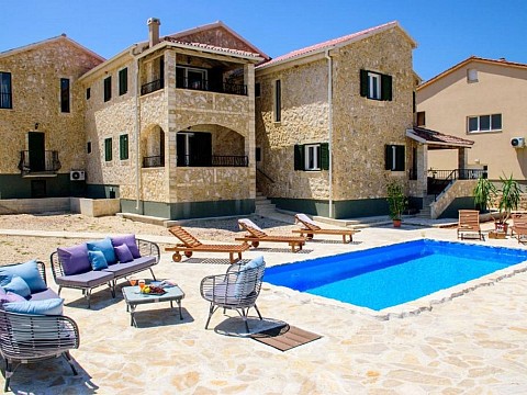 Apartmány s bazénom Ražanac, Zadar