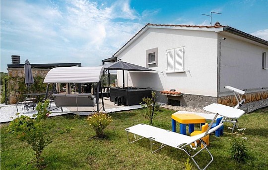Dom s bazénom pre rodinu Višnjan, Vnútrozemie Istrie - Središnja Istra