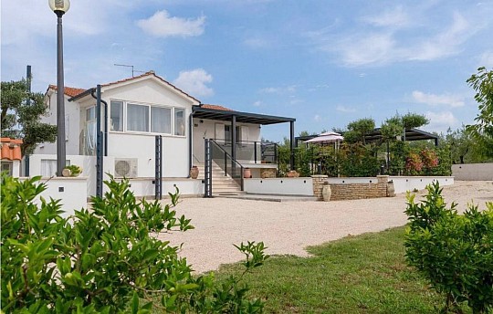 Dom s bazénom pre rodinu Višnjan, Vnútrozemie Istrie - Središnja Istra (2)