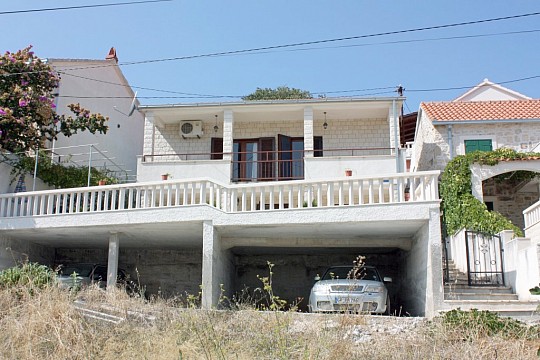 Apartmány s parkoviskom Sutivan, Brač (3)