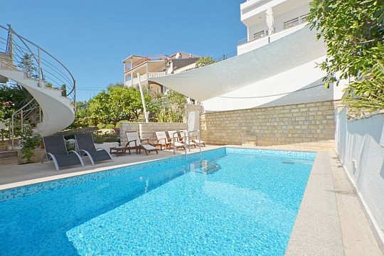 Apartmány s bazénom pri mori Seget Vranjica, Trogir (2)