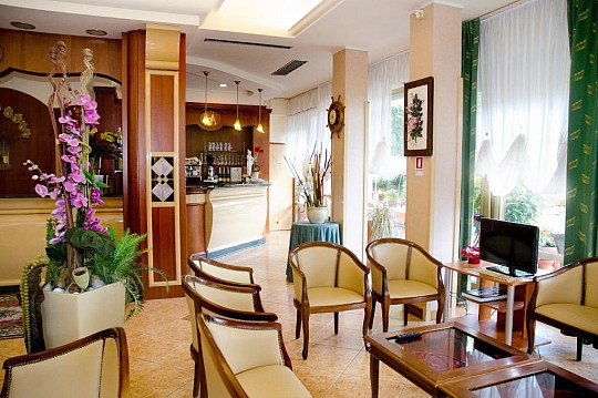 Hotel APOLLO (2)