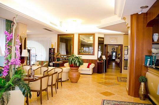 Hotel APOLLO (5)