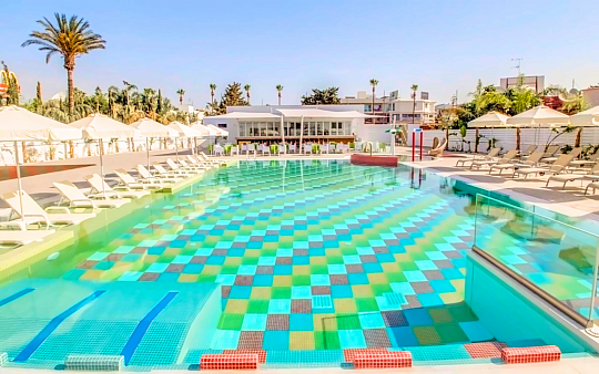 Nicholas Color Hotel