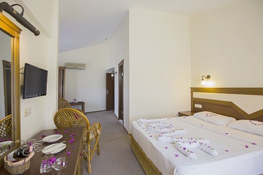 VALERI BEACH HOTEL (3)