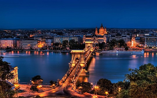 Budapešť vlakem, Hotel Atlantic