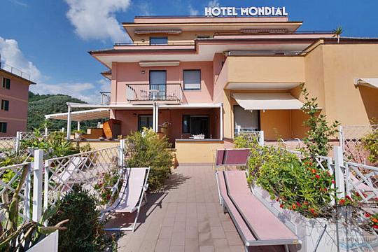 Hotel Mondial (3)
