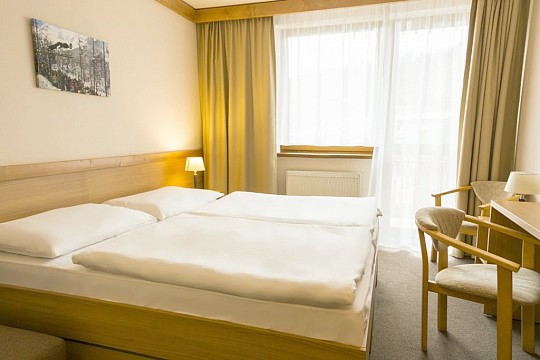 HOTEL FIS - Ubytování se snídaní, lanovkami a vodními parky - Štrbské Pleso (2)