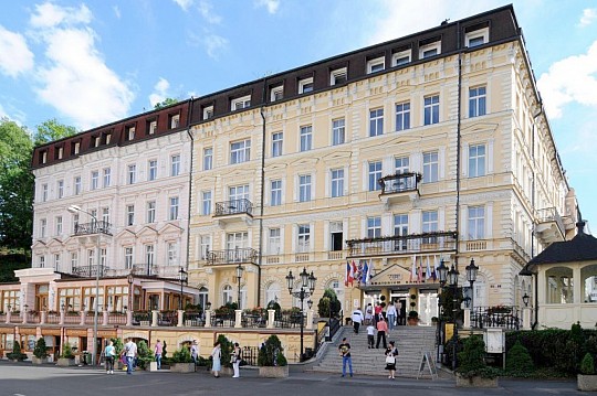HOTEL KRIVÁŇ - Vánoční hotelový pobyt - Karlovy Vary