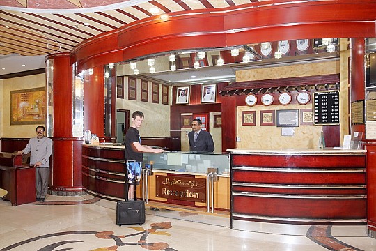 AL BUSTAN TOWER HOTEL SUITES (2)