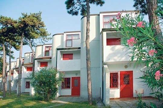 HOLIDAY VILLAGE