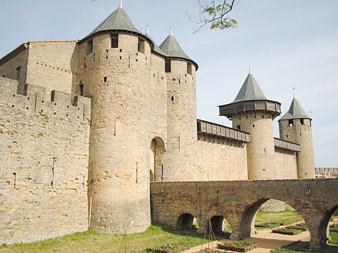 Pohádkové Carcassonne a katarské hrady