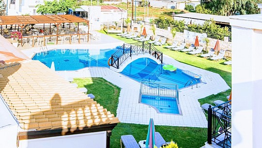 Yiannis Manos Resort Hotel (4)