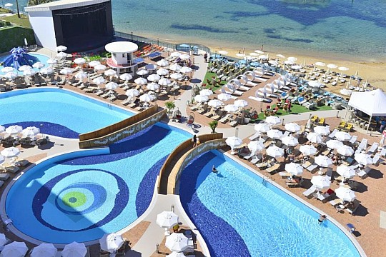 Azura Deluxe Resort & SPA (2)