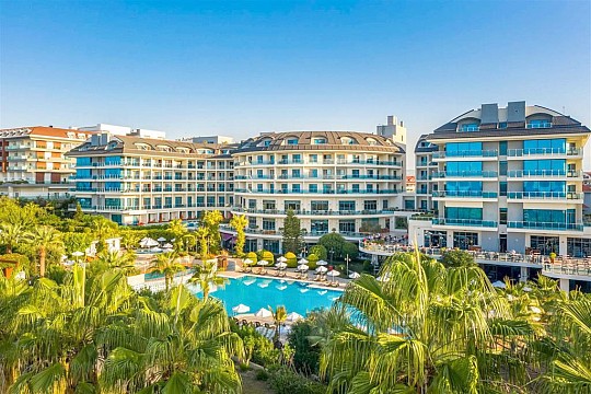 Commodore Elite Suites & SPA