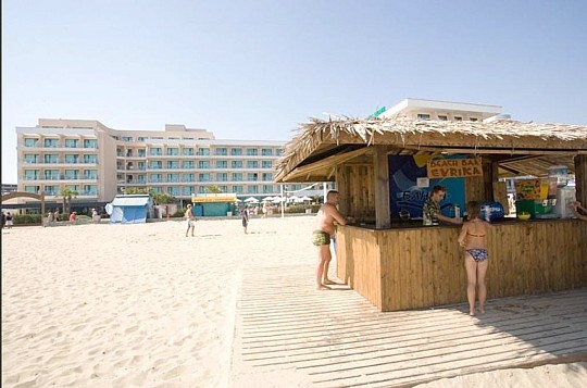 DIT Evrika Beach Club Hotel (4)