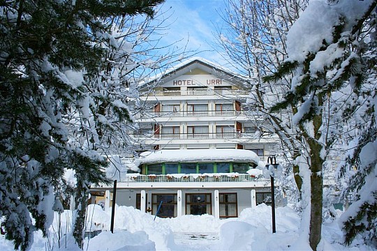 Hotel Urri - 5denní lyžařský balíček se skipasem a dopravou v ceně (3)